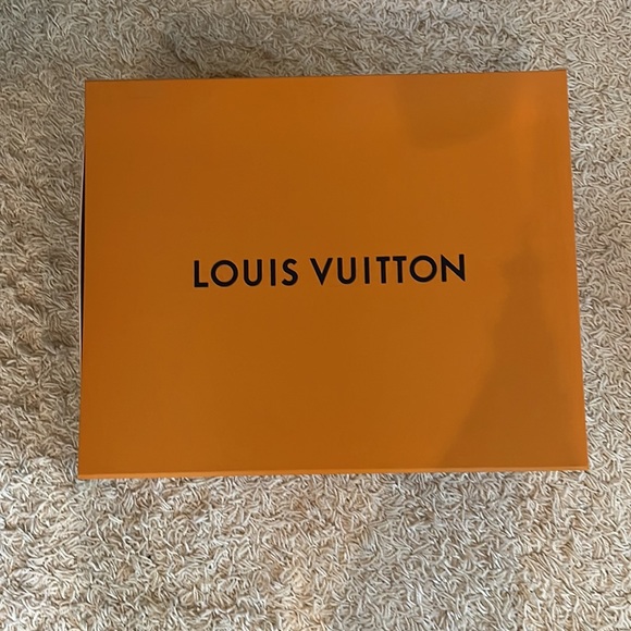 Louis Vuitton Box & Canvas Sack - Picture 2 of 5